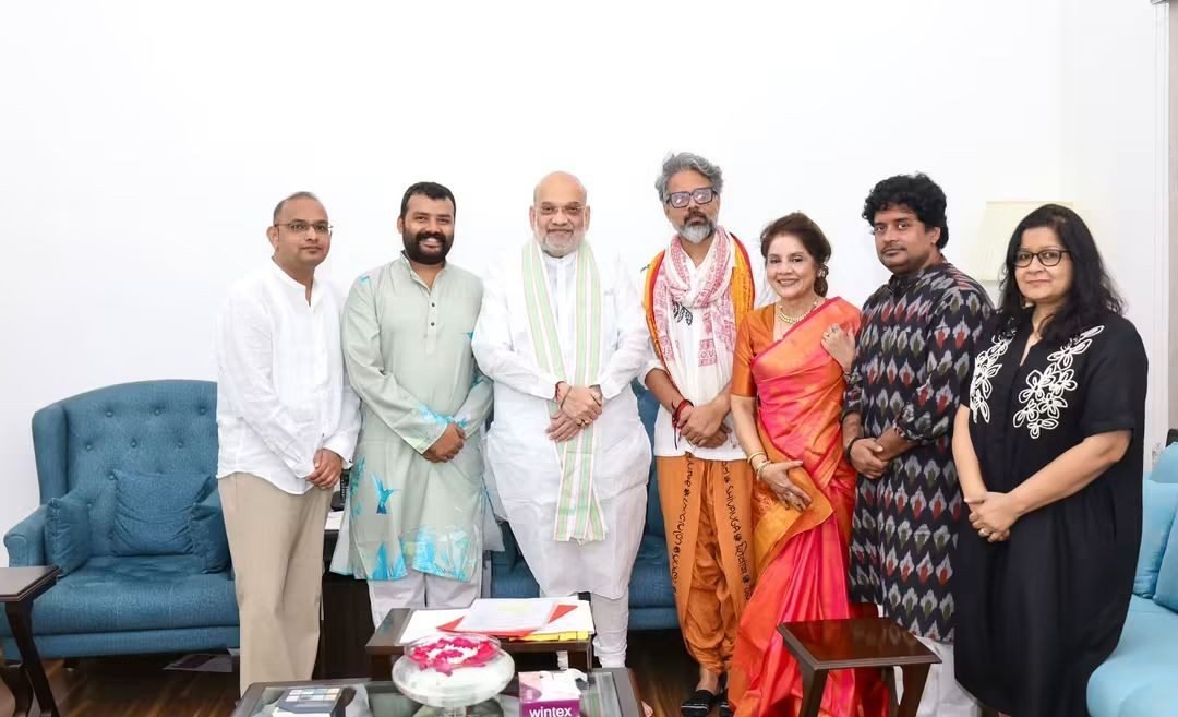 अमित शाह ने ‘हनुमान अंश’ फिल्म के कलाकारों से की मुलाकात, बाबा नीब करौरी की आध्यात्मिक यात्रा को लेकर दी बधाई