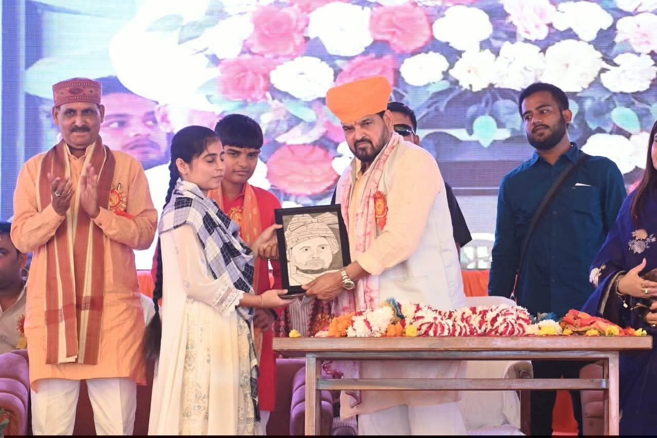 बलरामपुर में प्रतिभा सम्मान समारोह 2026 का आठवां चरण संपन्न, 64 विद्यालयों के 1,700 छात्र-छात्राएं सम्मानित; पूर्व सांसद बृजभूषण शरण सिंह रहे मुख्य अतिथि