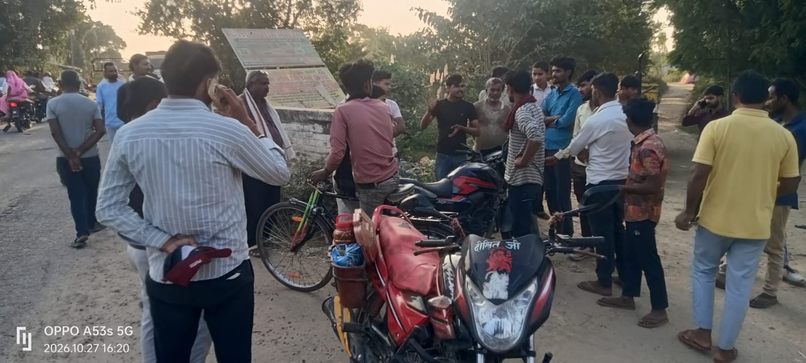 गोंडा में भीषण सड़क हादसा: आर्य नगर-महराजगंज मार्ग पर नहर पुल के पास दो बाइकों की आमने-सामने जोरदार भिड़ंत, दोनों बाइक चालकों समेत तीन लोग गंभीर घायल