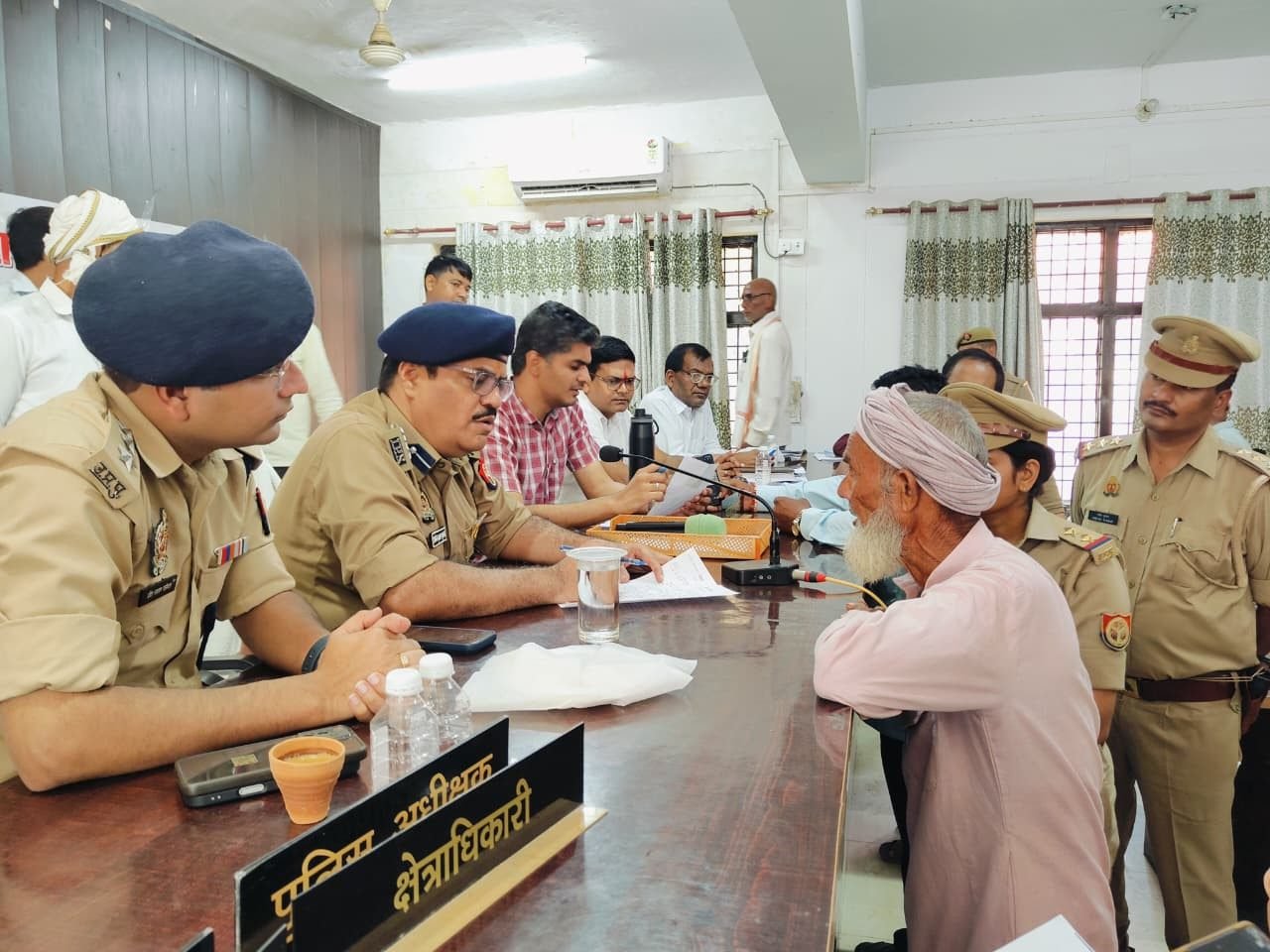 मनकापुर तहसील में DIG अशोक कुमार की जनसुनवाई, पुलिस-राजस्व विभाग को समन्वय से शिकायतों के निस्तारण के निर्देश